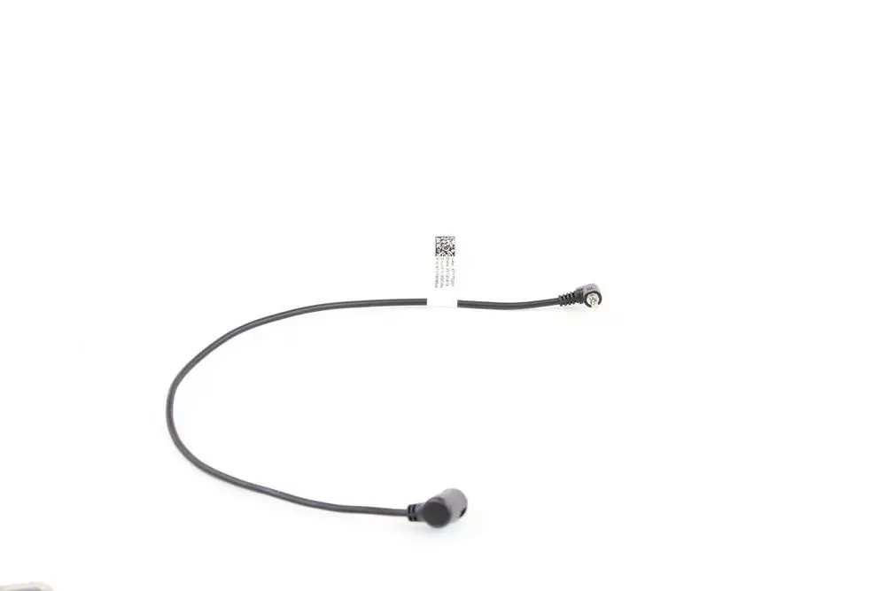 Schwarzes Kabel mit Klinkenstecker auf beiden Seiten, das stabil und flexibel wirkt. Der Stecker ist mit einem runden Anschluss ausgestattet. Marke: Bosch.